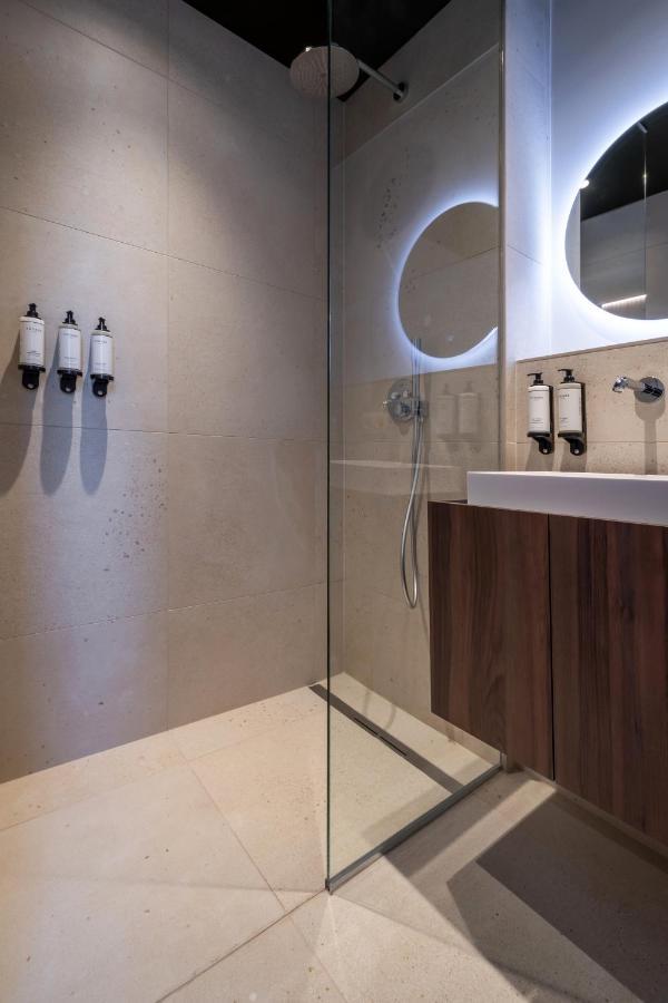 One Two Four - Hotel & Spa Гент Екстериор снимка