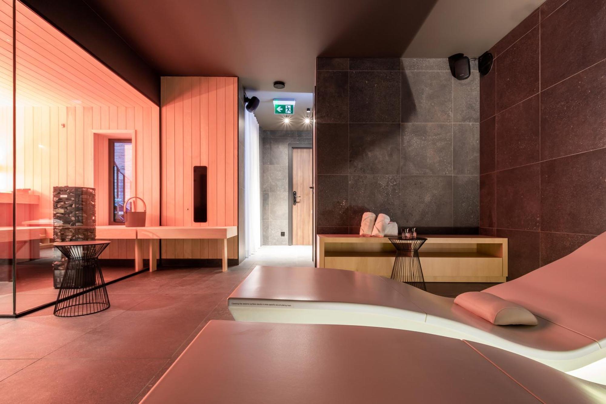 One Two Four - Hotel & Spa Гент Екстериор снимка