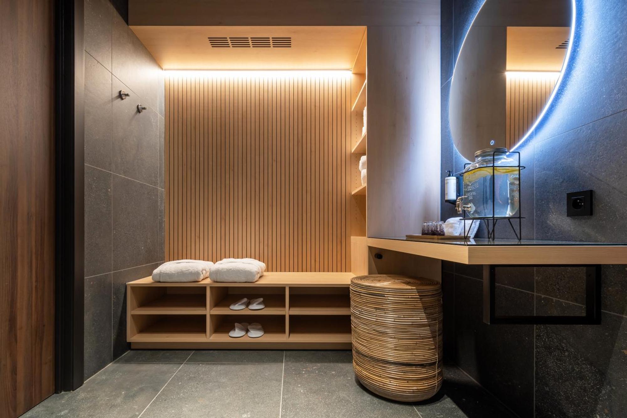 One Two Four - Hotel & Spa Гент Екстериор снимка