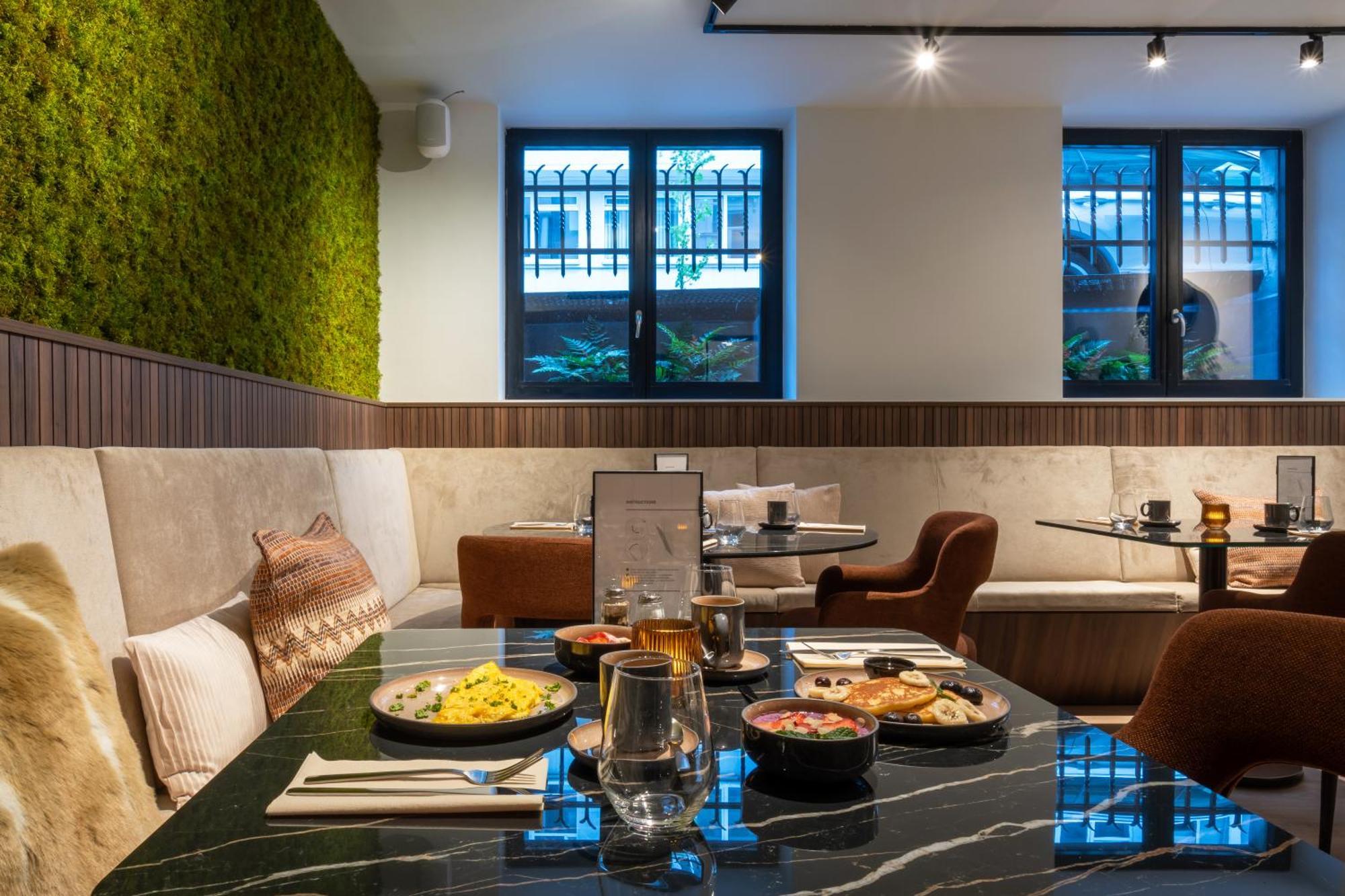 One Two Four - Hotel & Spa Гент Екстериор снимка