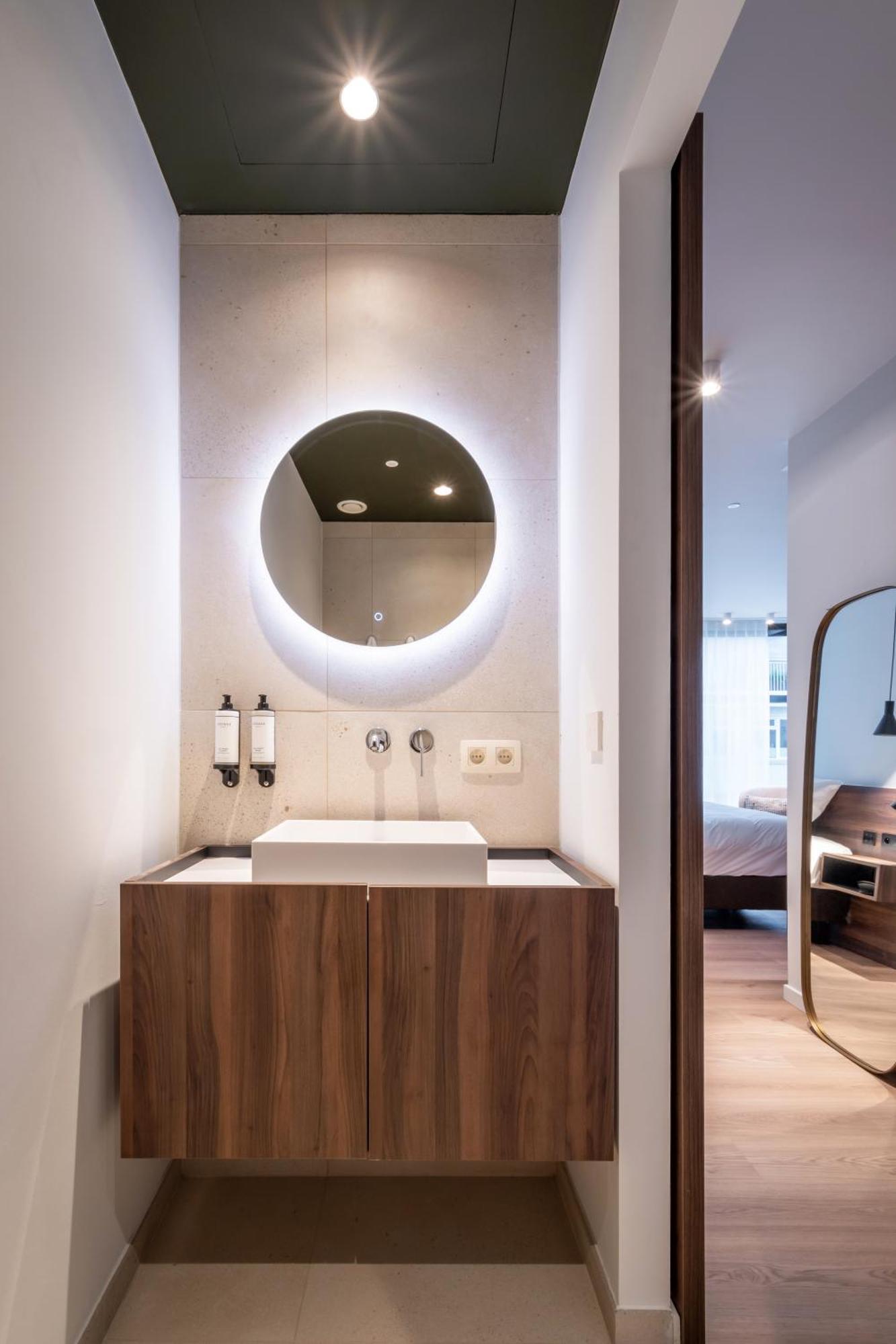 One Two Four - Hotel & Spa Гент Екстериор снимка